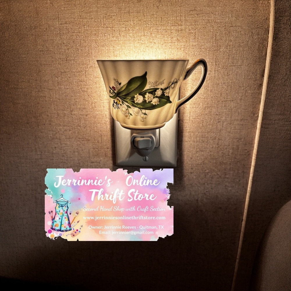 Royal Sutherland Bone China Lily of the Valley Teacup Night Light - Picture 2 of 3
